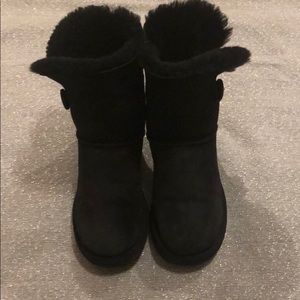 UGGs Bailey Button II Black Boots - Size 8